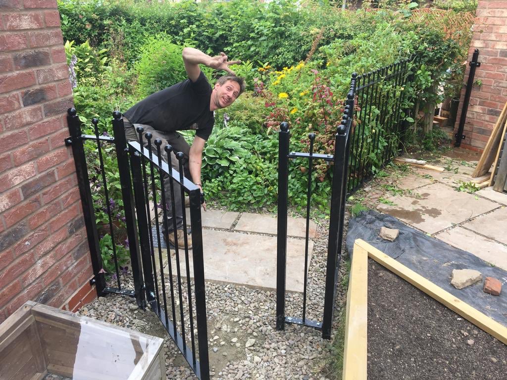 AWBMetalwork's tweet image. Gates and railings finishing this garden off beautifully #handmade #blacksmithing #engineering #fabrication #gates #railings #handmadeinherefordshire