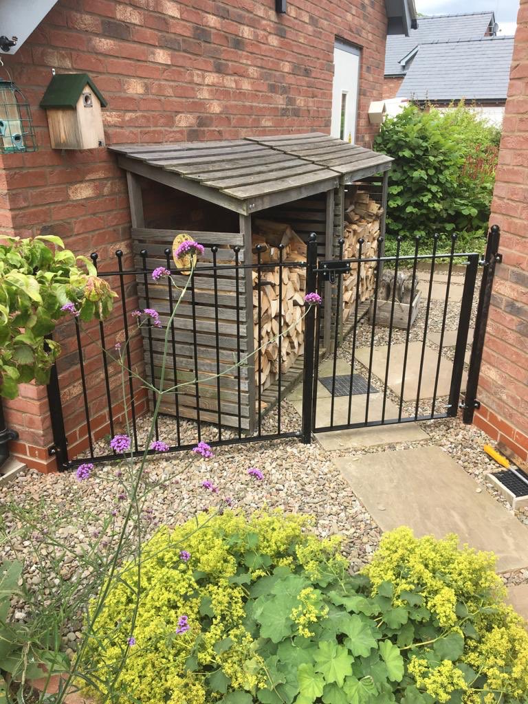 AWBMetalwork's tweet image. Gates and railings finishing this garden off beautifully #handmade #blacksmithing #engineering #fabrication #gates #railings #handmadeinherefordshire