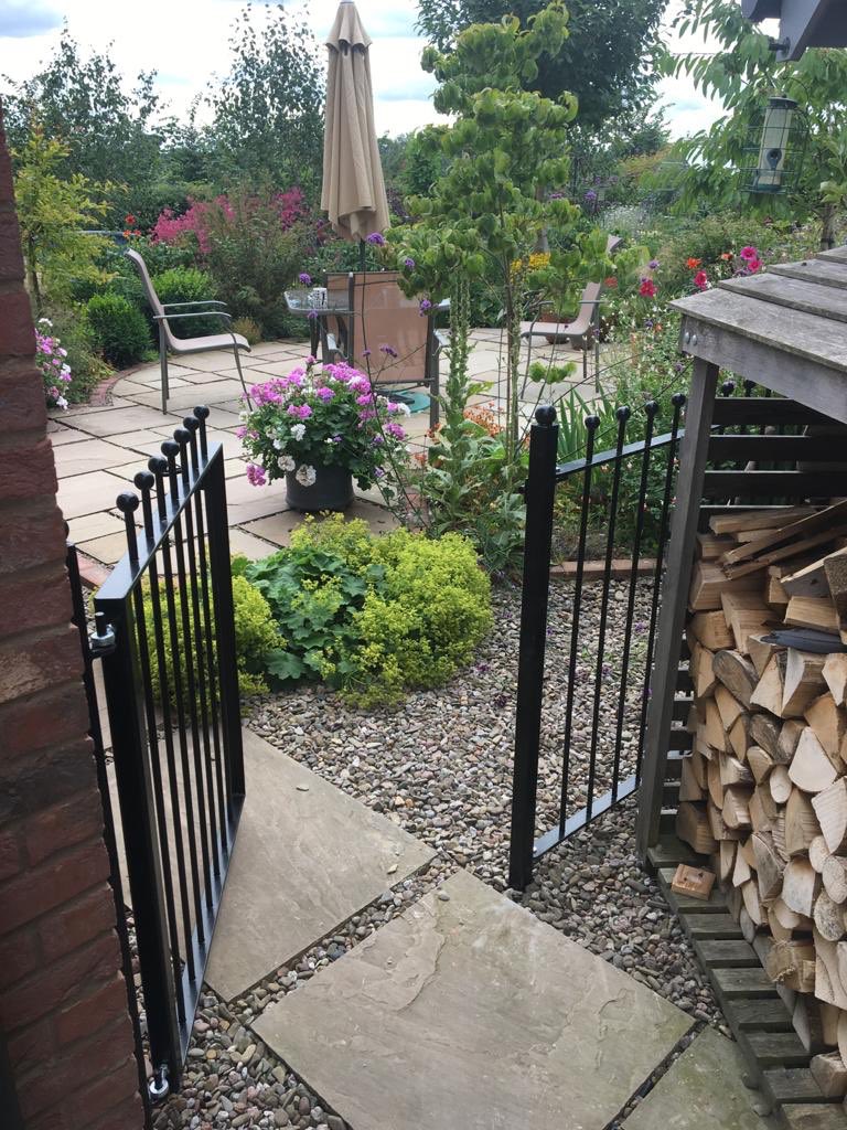 AWBMetalwork's tweet image. Gates and railings finishing this garden off beautifully #handmade #blacksmithing #engineering #fabrication #gates #railings #handmadeinherefordshire