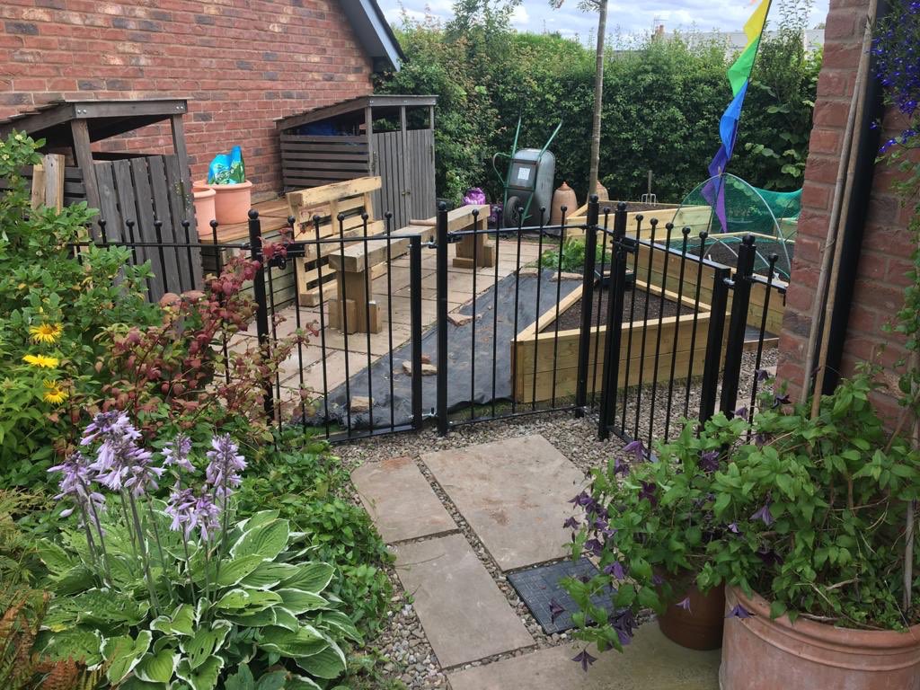 AWBMetalwork's tweet image. Gates and railings finishing this garden off beautifully #handmade #blacksmithing #engineering #fabrication #gates #railings #handmadeinherefordshire