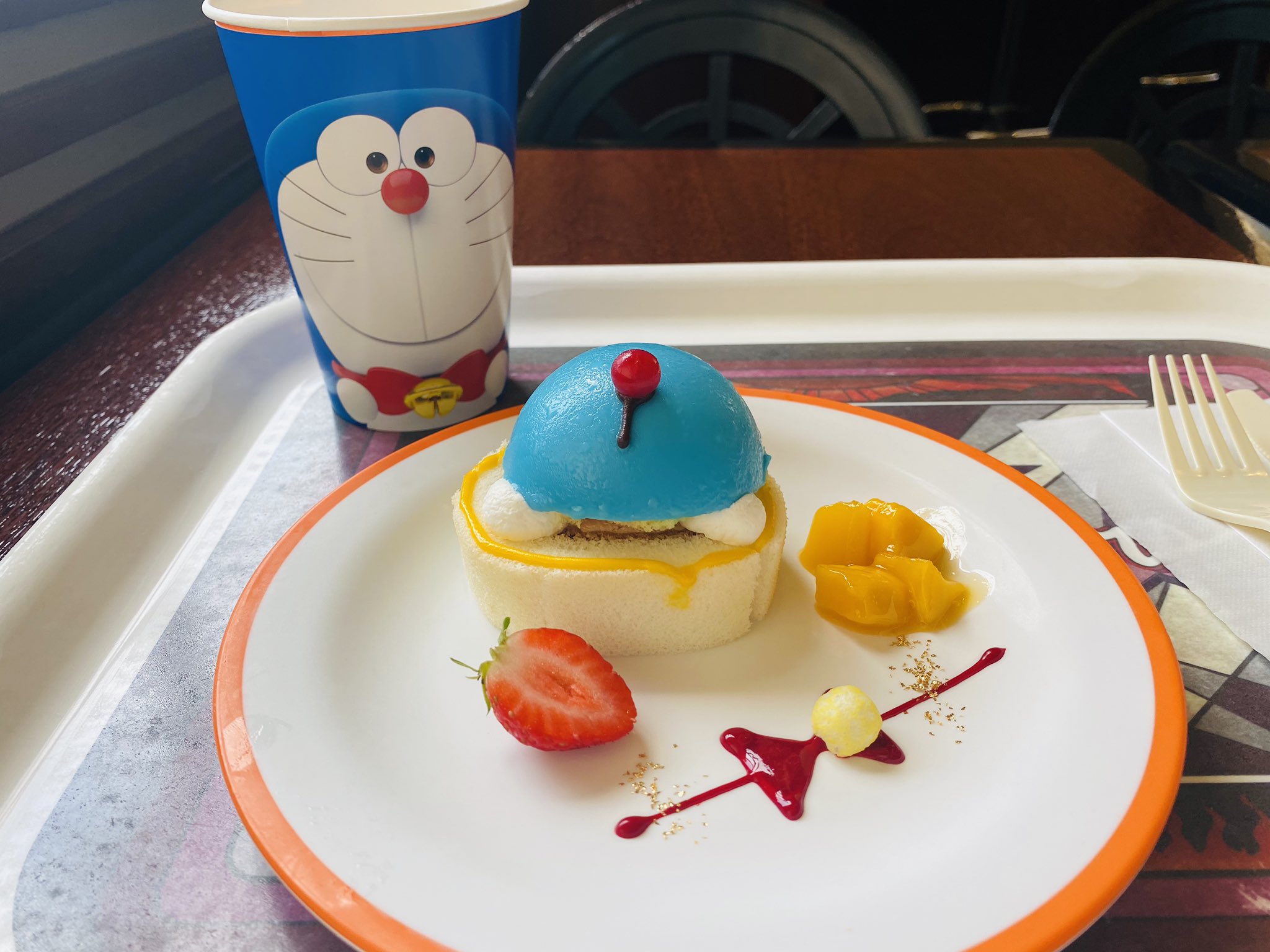 ティンカノランド ドラえもんのこの紙コップ お持ち帰りしたい人は 氷抜きでドリンク頼んだら別の入れ物でくれるので この紙コップは綺麗なままお持ち帰りできますよー Usj ユニバ ドラえもんフード ユニバドラえもん Usj