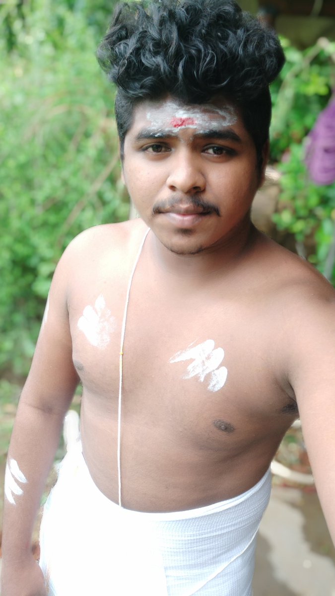 _Katiravan's tweet photo. சூரிய குல ஷத்திரியர்கள் தங்கத்தில் பூணூல் அணிந்து இருக்கிறார்கள் இந்த படம் ராஜ ராஜ சோழன் மார்பில் பூணூல்லுடன்

#KshatriyaSacredThread
#க்ஷத்ரியபூணூல் https://t.co/Ki7vww0kUL
