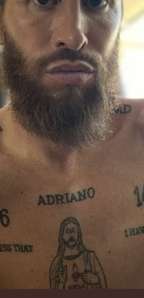 Hanky_solo's tweet photo. Ganas veinte millones de euros al año, y dejas que el Cristo del pecho te lo tatúe un yonki taleguero con agujas de coser mojadas en tinta. https://t.co/ZbDNgK0jmK