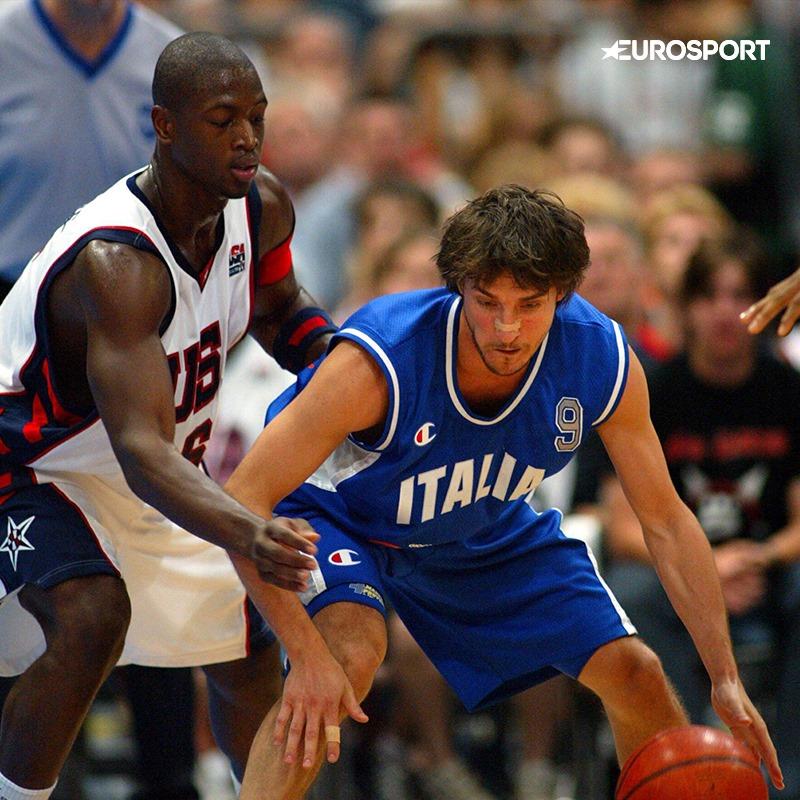 Eurosport_IT's tweet photo. 16 anni fa. Colonia. 
Quella notte magica in cui rifilammo 17 punti a Team USA con lo show di Pozzecco, Galanda e Basile.
Loro avevano Iverson, Duncan, James, Anthony e Wade.

Era solo un torneo, ma quello che è successo poi ce lo ricordiamo tutti così: 😍🏀🇮🇹🥈 https://t.co/tGY7fzbzoO