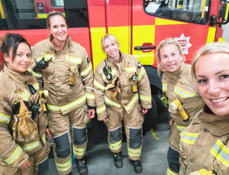 LFBKenChel's tweet image. Chelsea's Red watches all female Pump ladder crew last night. 💪 #londonfire #chelsea #firefighters #femalefirefighters #squad #youcantoo #lfb