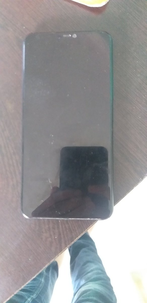 Saahil84678651's tweet photo. @Vivo_India 
Hi 
I am complaining about vivo support  centre nagpur 
I have given the phone in vivo centre  to repair 
After one month when I visited support centre they told me that the phone was return back to customer . When I argued  they have given another phone to me https://t.co/i5I3RoFGrU
