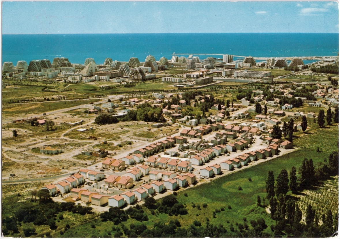 renaud_epstein's tweet photo. Un jour, une ZUP, une carte postale : la Grande Motte https://t.co/QosyrqbR8Y
