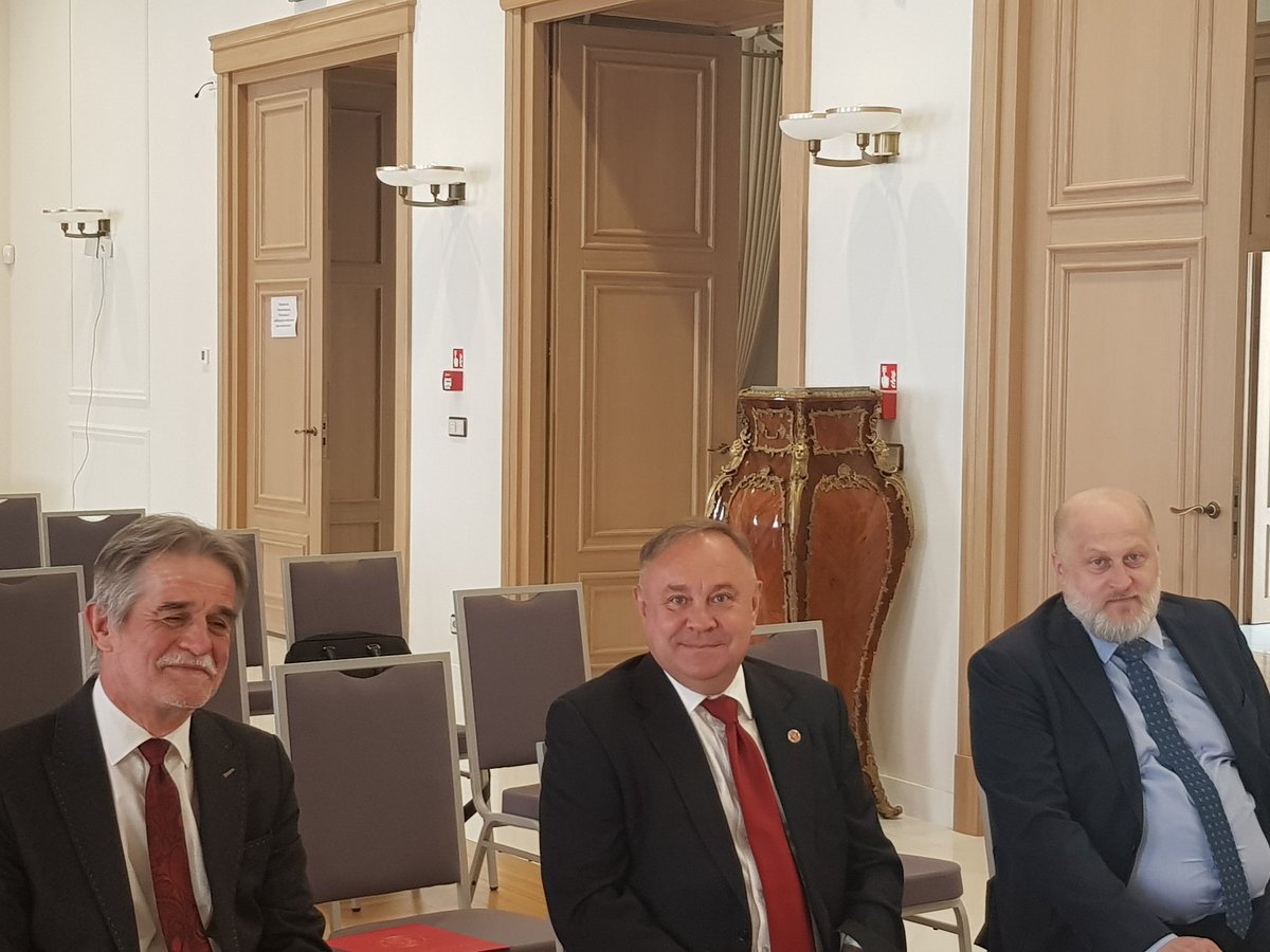 ZawadaKasia's tweet photo. 2/2 Spotkanie z władzami Filii Uniwersytetu w Białymstoku w Wilnie dot. stategii rozwoju filii,wzmocnienia pewnych sektorów, budowania pozycji placówki.
@wmurdzek @NAUKA_GOV_PL https://t.co/OcC60WYTmz