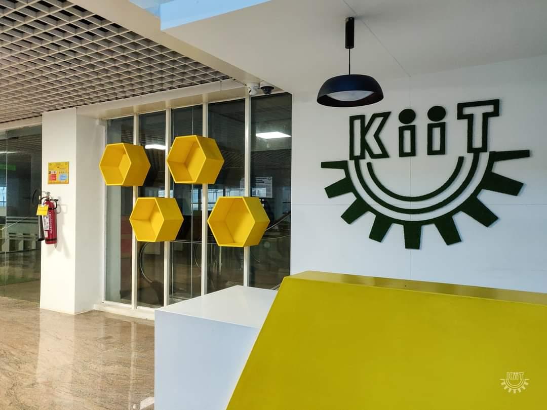 hmcs_hcu's tweet photo. The place where books talk #KIITCentralLibrary #kiituniversity #Kiitians https://t.co/Xxu1NLt5kC