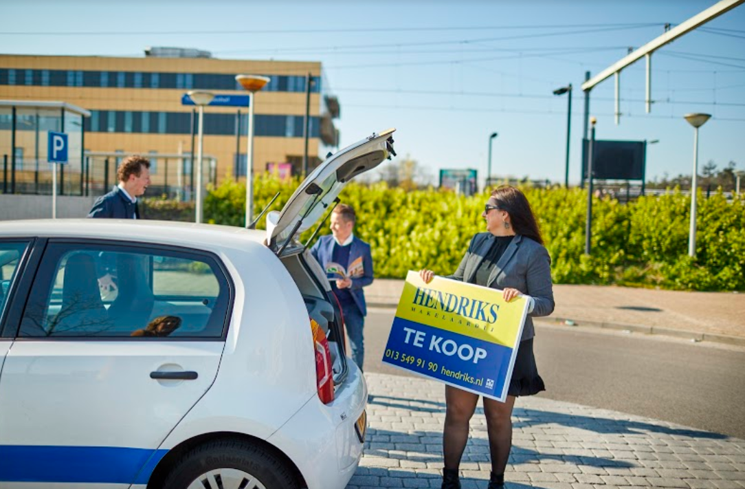 Als intern accountmanager hypotheken ben jij het visitekaartje van de afdeling hypotheken. Je begeleidt de klant bij een belangrijk proces, waarbij accuraatheid, klantgerichtheid en vertrouwen belangrijk is.

✅ hvegroep.nl/vacatures/seni…

#vacature #hypotheken #makelaardij #tilburg