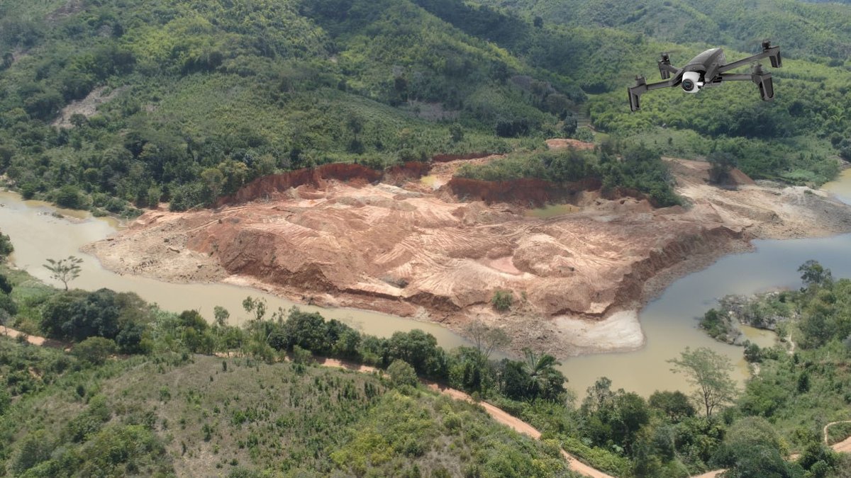 A #Madagascar, la technologie du #drone accélère le processus de règlement de #conflit #foncier, un des problèmes fondamentaux des paysans malagasy. Les #données #numériques et cartographiques qu’elle fournit contribuent au #développement local. A lire:🔗 tinyurl.com/y3pkw6su