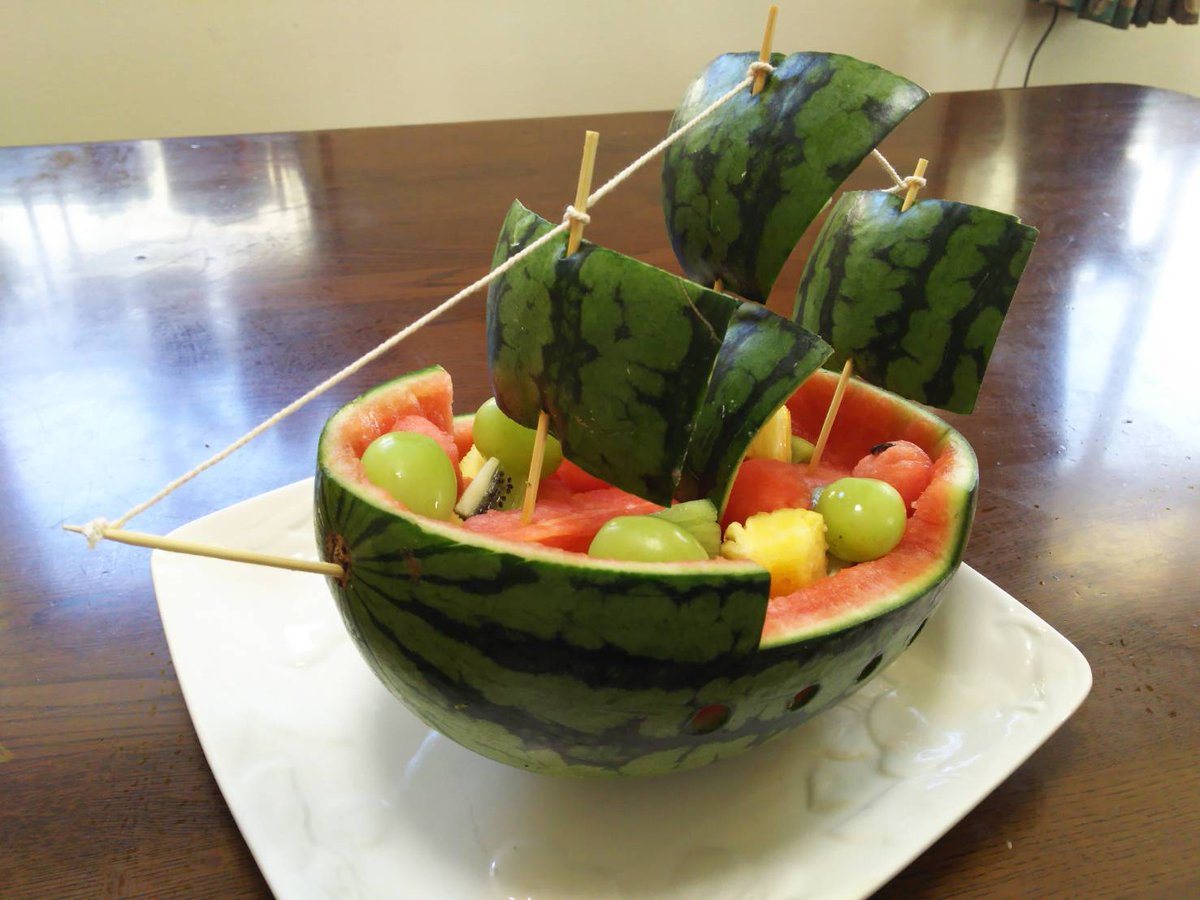 ট ইট র 麻婆エミヤ 今年のスイカアートは海賊船でした 今まで自分の作ってきたスイカアートより比較的簡単でしたが スイカに彫刻刀を使ったりするのは初めてだったのでちょっと緊張したり 完成度はまぁまぁ良い感じだと思います 8月も乗り切るぞー