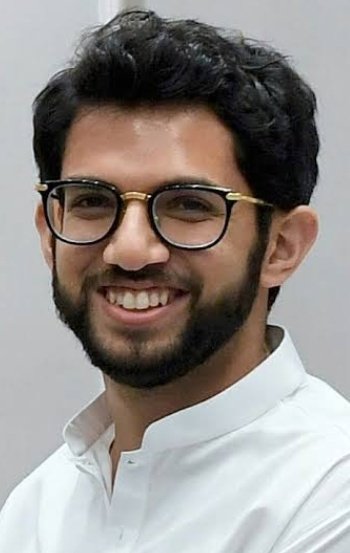 ImTGarg's tweet photo. The #BabyPenguin is in trending...WOW and who is he as we all know #adityathackeray ...why we are comparing him to as baby penguin..are we not disrespecting the entire #BabyPenguin community 😂😂
Just look at his face it's look very wired 😂😂
Bs ek clown cap ki aur kami h.. https://t.co/fyrtHhrnM1