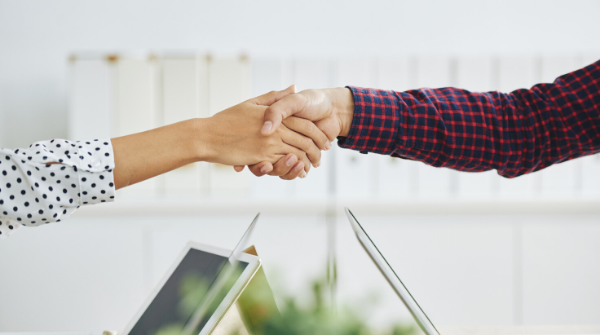 RevM's tweet photo. If you are running a #StartUp - #Tech in particular, you should be focusing on building &amp; maintaining relationships with potential or current clients.

Increase your sales &amp; brand reputation by offerings value both before &amp; after a deal has closed.

👉 https://t.co/OxOQnBU2hf https://t.co/RJodo384NL