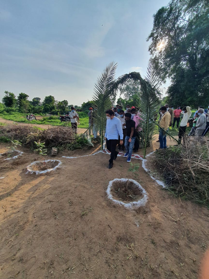Anirudd04200530's tweet photo. Tree Plantation Drive
@CollectorSK @Info_sabar_GoG @SPSabarkantha @hitukanodia @sabarkanthadp @DeoSabarkantha https://t.co/udHamNTtpX