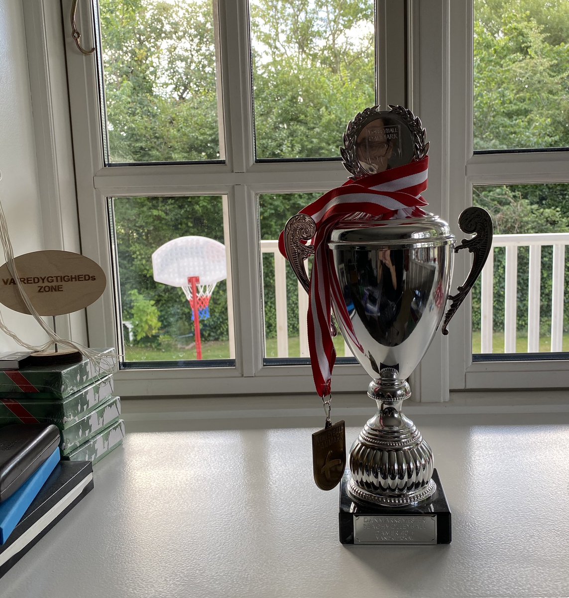 MajaPilgaard's tweet photo. Fin udsigt fra kontoret i dag efter at #activeresearch har været på feltarbejde til DM i 40+ beachvolley med tidligere @Vifo_dk kollega Henriette Bjerrum 🥰🤩🏆🥇Jeg var den første til at benytte #genstarter, men lad os få det til at rulle. Der er en tid efter små børn 🥳 https://t.co/mQcBsjZyzl