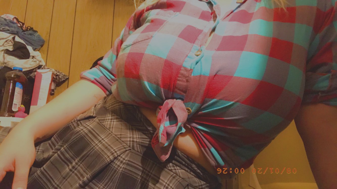 2 pic. Wanna see more?? Full pics- custom pics/videos. Cheap dick ratings! DM for cashapp sale pricing as well! OF link in my profile 😘 Short skirt • female •sexy • late night •onlyfans •selling •buying •curves •horny •sex worker • sub • dom • worship • queen • goddess https://t.co/gF3pFvMxWg