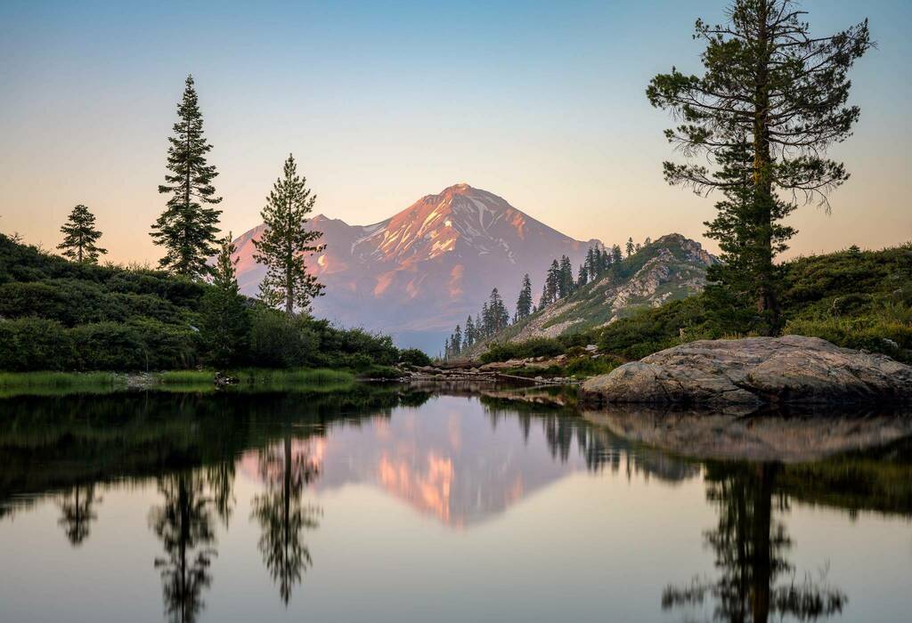 travelpics_ml's tweet photo. Mt. Shasta Sunset [OC] [2048x1399] via https://t.co/czXHT7fAQZ https://t.co/Phg71G3iwY