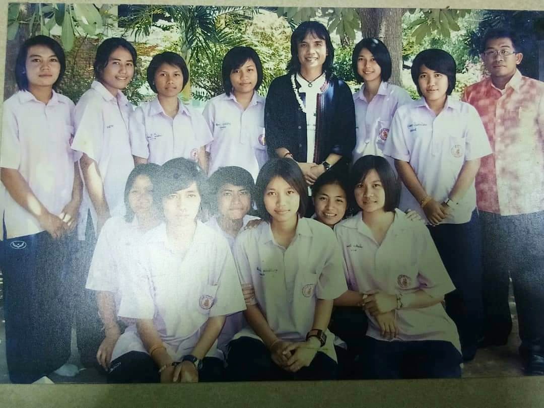 AtchaAim's tweet photo. 15 ปีที่แล้วอยากจะเขียนกลอนให้ครูอ่านแต่ฟ้ายัง���ม่พร้อม จนวันนี้ฟ้าเปิดให้จากบทกลอนมาสู่บทเพลง #เอมอัจฉรสภรณ์ #ครูสลา https://t.co/YvZGNCDjX8