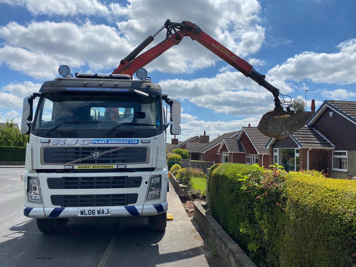 RJCPlant's tweet photo. Looks like a cracking week ahead with plenty of ☀️☀️☀️
If you're tackling outdoor renovations this week, get in touch for all your #grabhire #muckaway #aggregates #topsoil needs! 👍
Quick, professional and great value https://t.co/SgdF7t8SPp #workhardandsmart https://t.co/SPPjDCAqS6