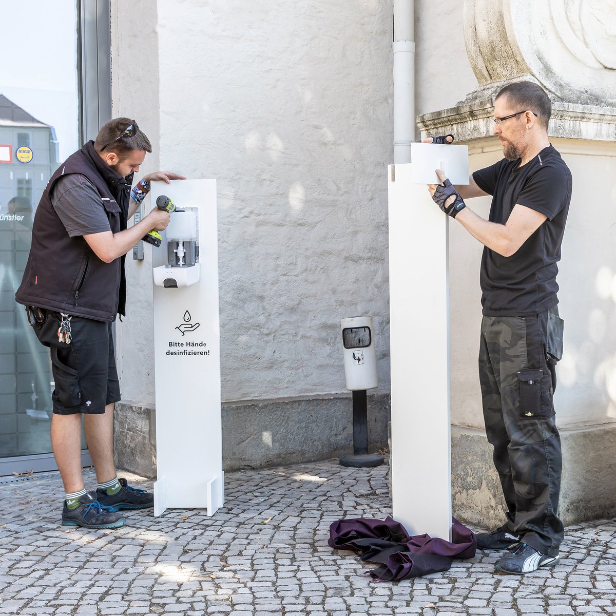 Die letzten Spender sind montiert. Das Schloss Köthen ist bereit, ab 4. August das Naumann-Museum mit seiner einzigartigen Sammlung von Vogelpräparaten und die Prähistorische Sammlung zu öffnen. #museum #vögel #köthen #sachsen_anhalt