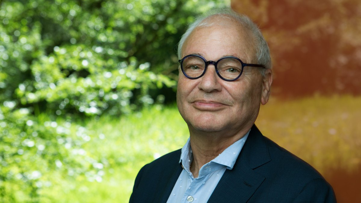 vpro's tweet photo. Viroloog en epidemioloog Jaap Goudsmit is zometeen de vierde gast van Janine Abbring in @zomergasten. Kijk straks om 20.15 uur naar #zomergasten op NPO2 #zg20 https://t.co/TBSdaHZDYY
