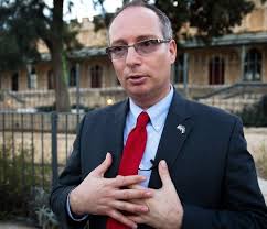 An American-Israeli tycoon tried to & #39;fix& #39; the paradoxical situation. He had a scheme that involved neither the Syrian gov. as buyer, nor an American company at risk of being sanctioned. Mordechai Kahana tried to sell the   #SDF& #39;s oil to Israel in return for humanitarian supplies.