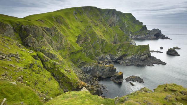 Grace_CPL's tweet photo. The most northerly part of the UK is reachable by plane or ferry from mainland Scotland. The Shetland Islands are also home to fascinating prehistoric sites, such as Stanydale Temple, as well as unspoilt beaches, ripe for a day of relaxing when the weather settles.. https://t.co/mG4ZZXyjP0