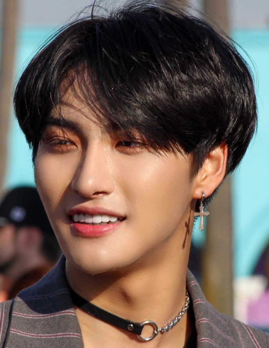 park seonghwa's iconic looks — a thread