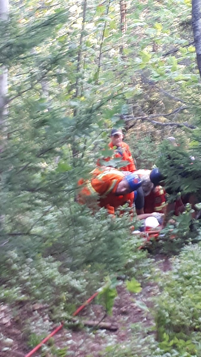 WelsfordVFD's tweet photo. Huge display of teamwork, professionalism, technical expertise, care and compassion was demonstrated yesterday afternoon in a 5 hr effort to extract an injured hiker from the base of the Bald Mountain Welsford adventure trail. Expended all rope rescue cache equip. #mutualaidworks https://t.co/a2KuBE9vPg