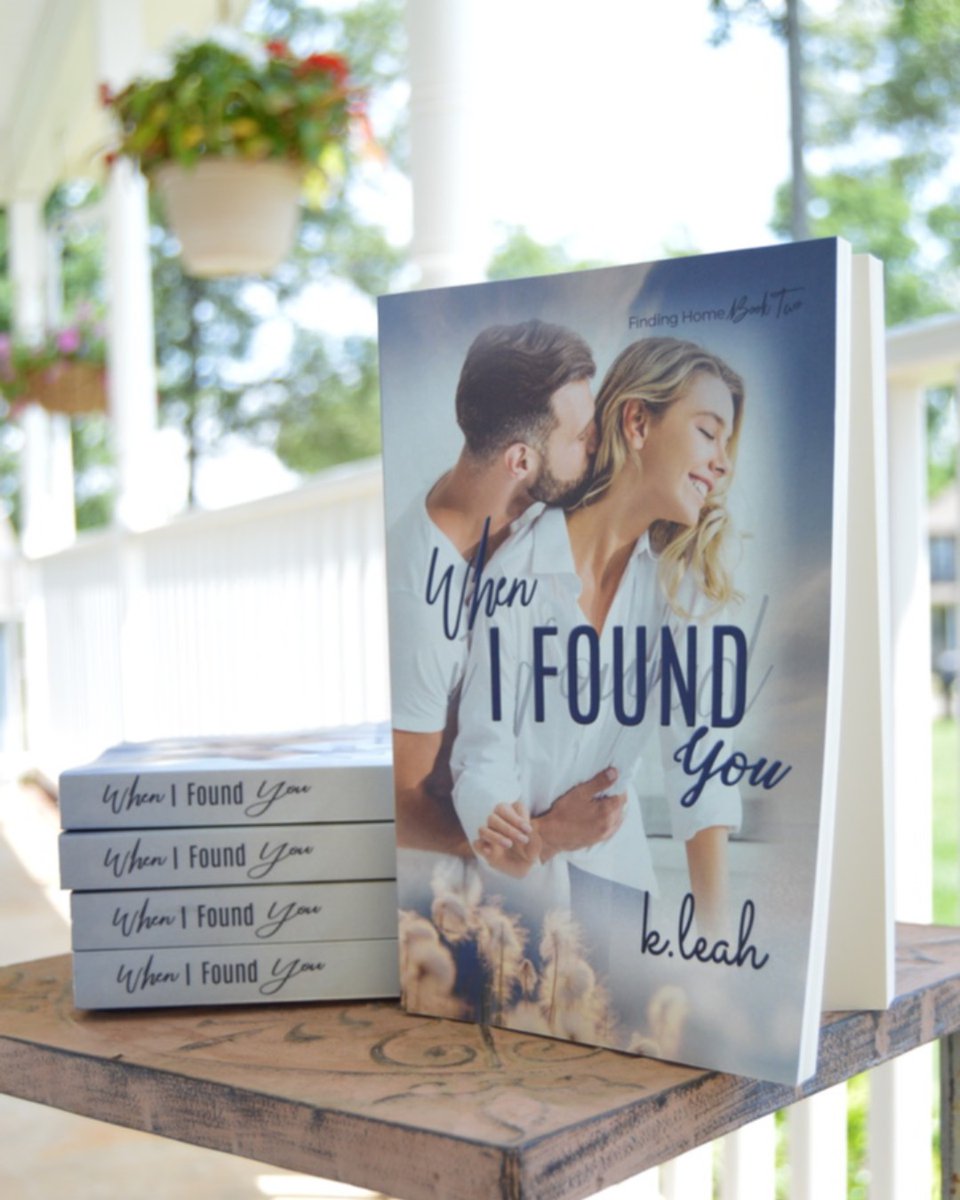 It's my birthday today! 🎉🥳 And to celebrate, I teamed up with one of my bookstagram friends and we are hosting a giveaway happening on Instagram. Check out my page to enter: instagram.com/kleahbooks/