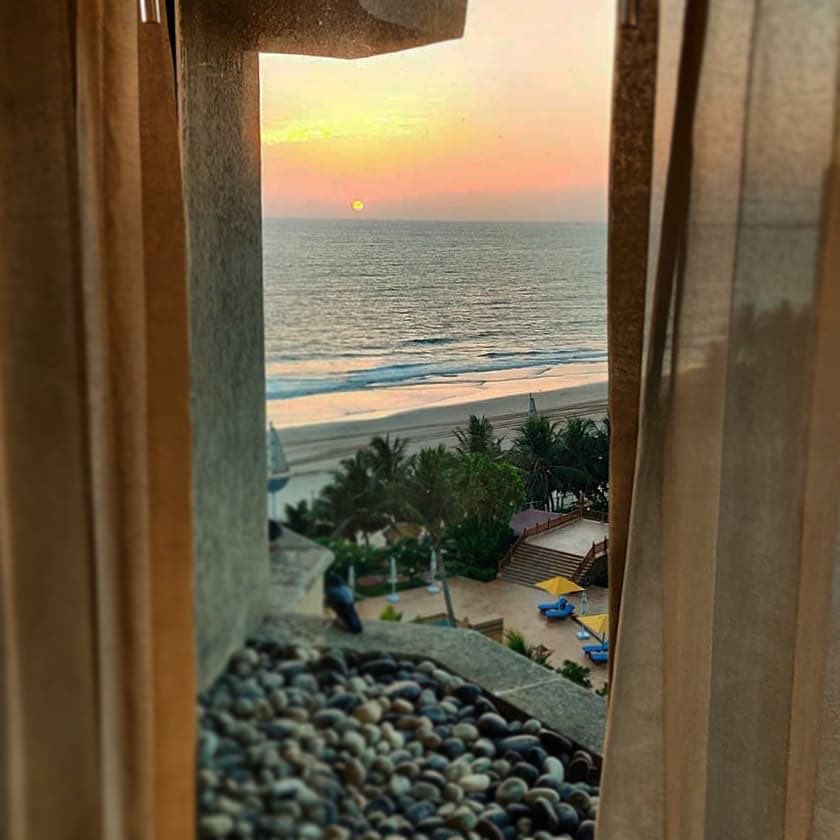 JWMarriottJuhu's tweet photo. This could be your point of view too 👀
Chat with us on https://t.co/RRog4MXwSK for more information about our staycation package #DiscoverParadise 💫
#JWMarriottJuhu #StaycationOffer #HotelOffermarriott #JWMarriott #CityGetaway
📸 Saikat Payra https://t.co/qbCABhBtH8