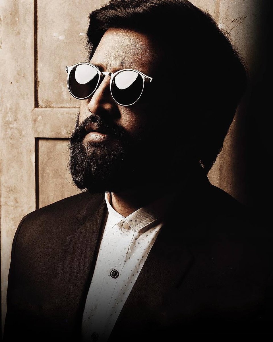 baby_ramer's tweet photo. மாஸ் லுக் அண்ணா...@iamsanthanam
😍😍😍😘😘😘🔥🔥🔥 @Sriramrpckanna1
@Thondainadu
#Santhanam
#Biskoth
#BiskothTrailerFromToday
#BiskothUpdate https://t.co/uWgikCqn14