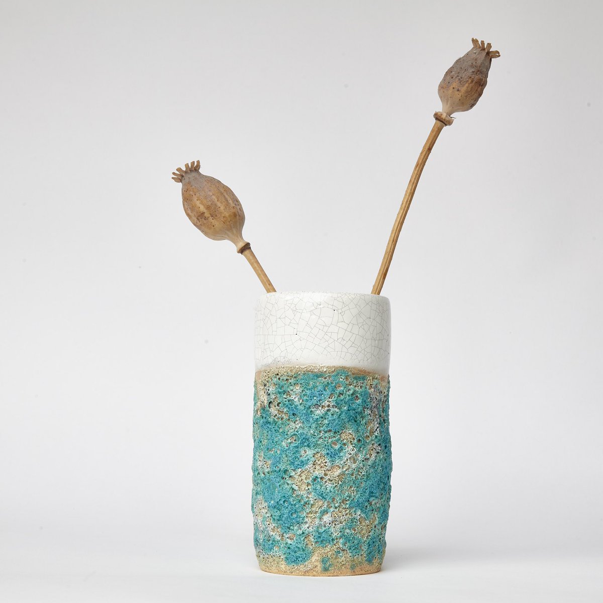 katieiacovou's tweet photo. Happy Monday! Here’s a new piece I made just before my holiday.This piece measures approx 15cm in height &amp; 7.5cm in diameter.I’m selling this piece for £45 as part of the #artistsupportpledge created by #matthewburrowsstudio .DM me if you are interested in this piece or any other https://t.co/pmy6sRs9ar