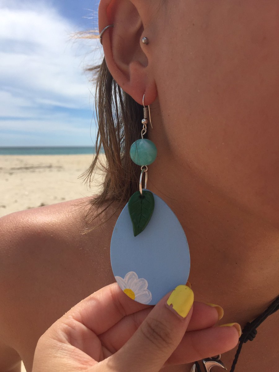 rial_uxia's tweet photo. Ola xentiña! Estou a vender pendentes feitos á man por min en @feitizosdolar en Instagram! Se vos interesa faládeme nas historias están os prezos especificados! Agradezo difusión 🦋🌸 https://t.co/NpBvnTRuuA