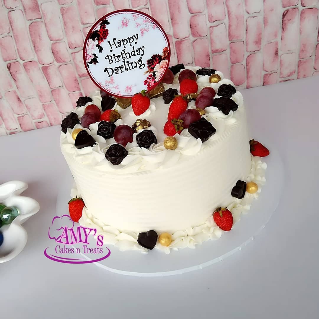 amyscakesntreat's tweet photo. Not too late to wish you guys a "HAPPY NEW MONTH 😁🤩
.
May this month be a pleasant one and may God's grace continually be upon us in Jesus name Amen #readyforoverflow 
REMINDER 📢📢📢 ... we're open to receive your cake orders 08055125829 #celebrationscakes #birthdaycake #cakes https://t.co/yz234AgIU7