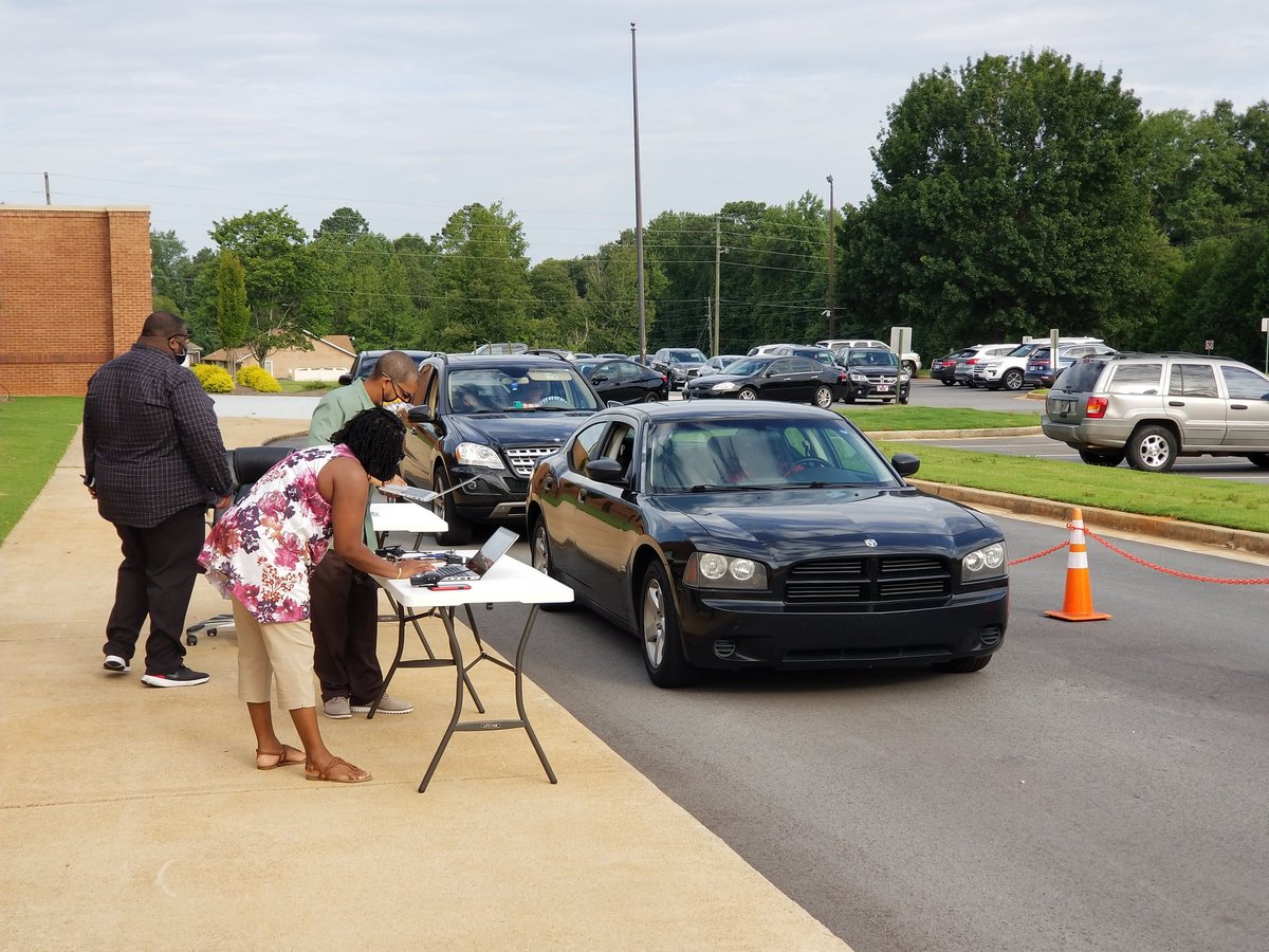 Crobept33's tweet photo. Admin team at OKE distributing resources and devices to families in preparation for the upcoming school year!! https://t.co/jQB8E2SOcA