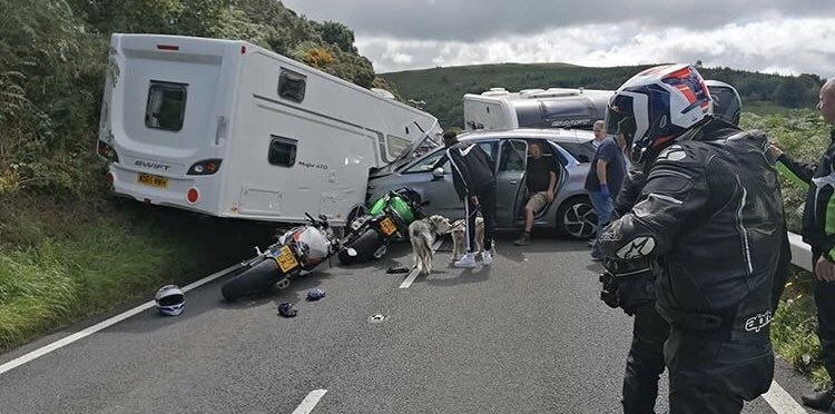 SprocketYT's tweet photo. Ban caravans! ๐ค๐คฆโโ๏ธ https://t.co/cLtdj6i7Uc