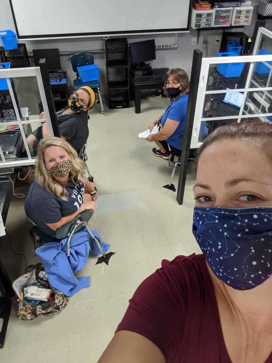 ErinPatterson07's tweet photo. Barfield 4th is ready for learning and new EL series #anewday4 @WeAreBarfield @AnnHaley_RCS https://t.co/tjRIbeIT5k