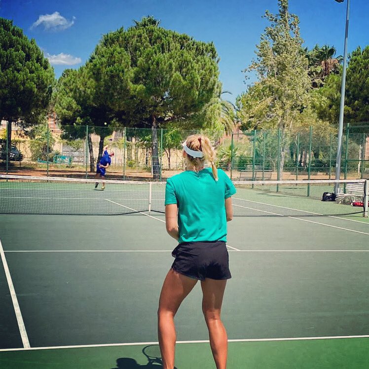 Vacances esportives 💪🏼

He tingut la sort d’entrenar amb Jil Teichmann. Jugadora 63 del món entrenada pel 🔝 Beto Martin 

Gràcies per l’invitació 😊

<a href="/munichsports/">MUNICH Sports</a> <a href="/WilsonTenisEsp/">Wilson Tenis España</a>