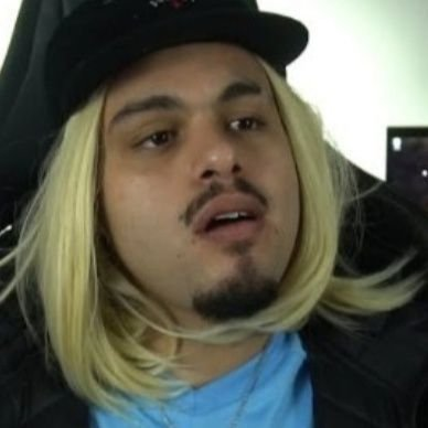 azulebranco01's tweet photo. caso ninguem esteja entendendo
Maicon Küster é um Youtuber daqui do brasil, que faz videos com uns personagens, e um deles, o Lorenzo favela foi usado por um pedófilo para foto de perfil, e a Record anunciou o caso como se o Maicon fosse o próprio pedofilo
#RECORDLIXO https://t.co/Mx23AJgjR5