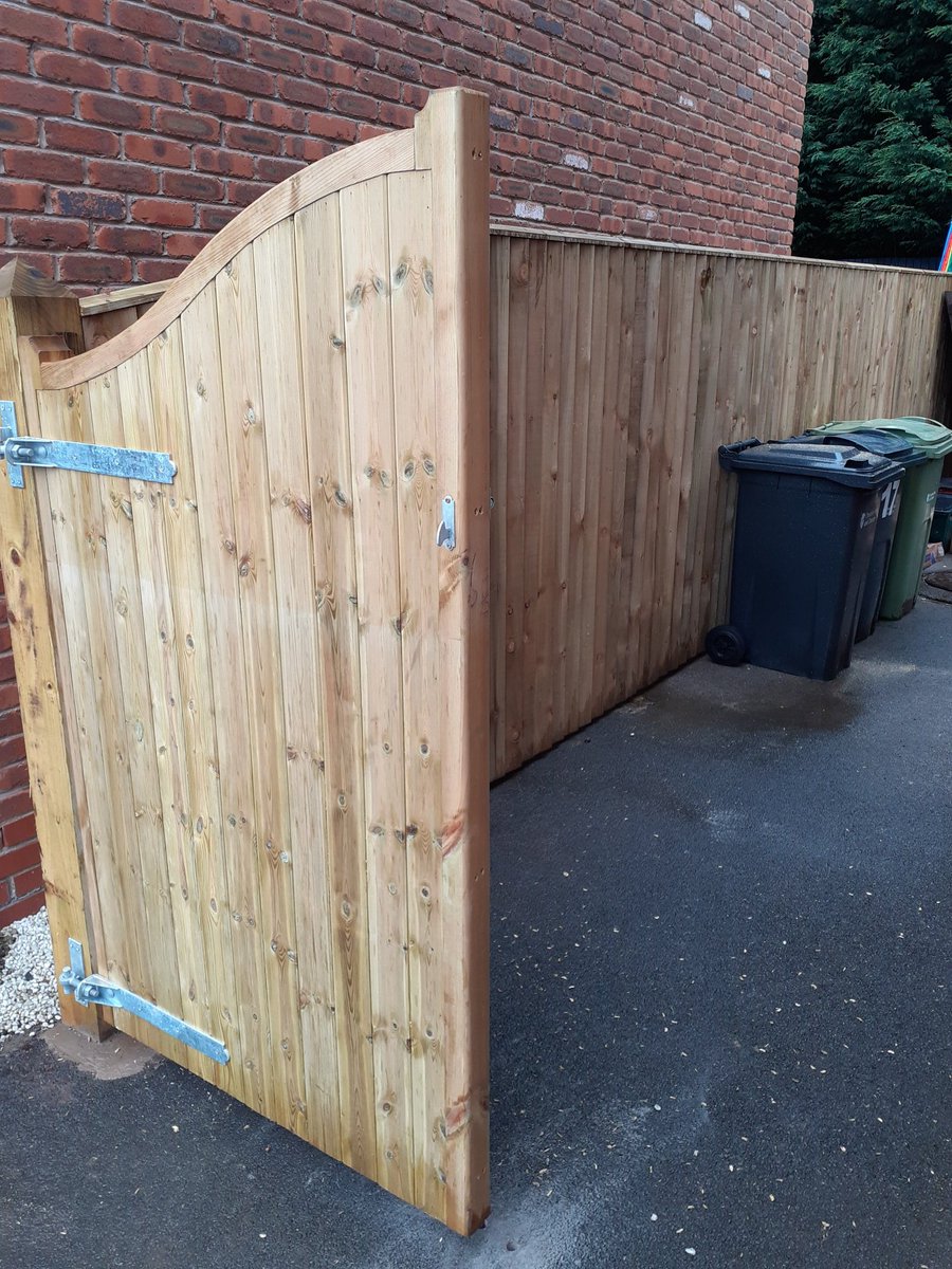 StrikeFencing's tweet photo. A pair of softwood gates and fencing we installed last month.

#timber #timbergates #softwood #fencing #fence #fencepost #gates #boundary #boundaryfencing #hinge #hinges #pressuretreated #tanalised #tanalisedtimber #cheshire #greatermanchester #merseyside https://t.co/fpiPI4RGaC