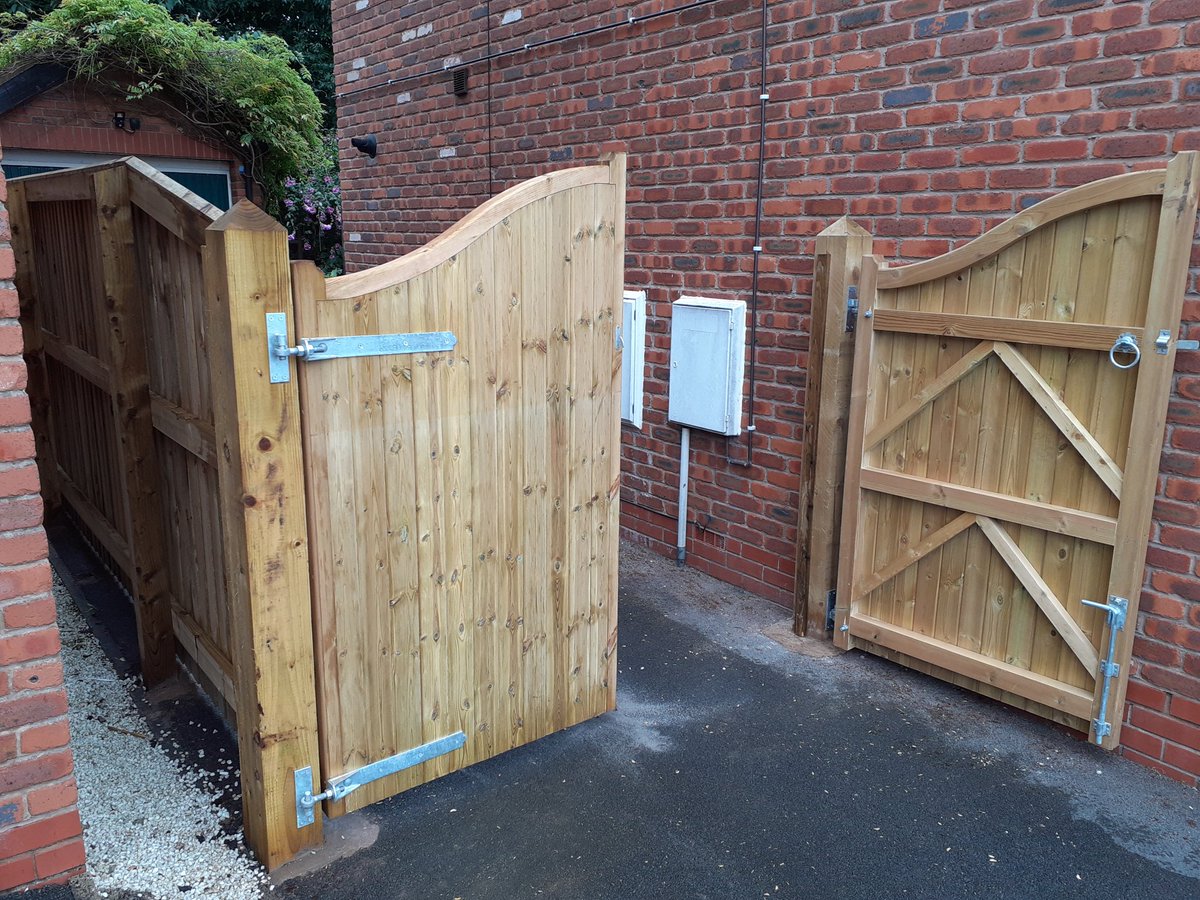 StrikeFencing's tweet photo. A pair of softwood gates and fencing we installed last month.

#timber #timbergates #softwood #fencing #fence #fencepost #gates #boundary #boundaryfencing #hinge #hinges #pressuretreated #tanalised #tanalisedtimber #cheshire #greatermanchester #merseyside https://t.co/fpiPI4RGaC