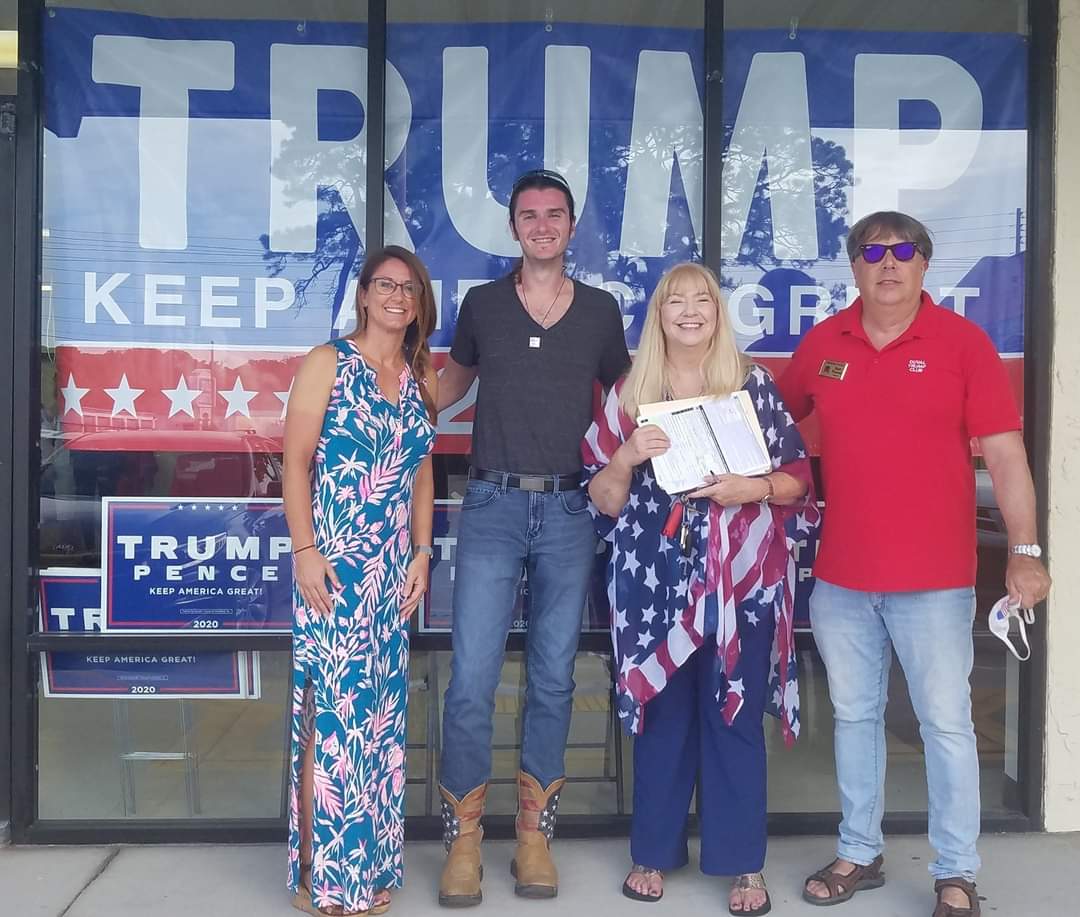 LauraCDuval's tweet photo. Scott Presler visited our Duval County GOP offices this weekend to rev up the enthusiasm to help our volunteers register voters. We only have until October 5th to get more Republicans registered! #LeadRight #CAT5Cavalry #TurnDuvalRed. https://t.co/es5YCQifK7