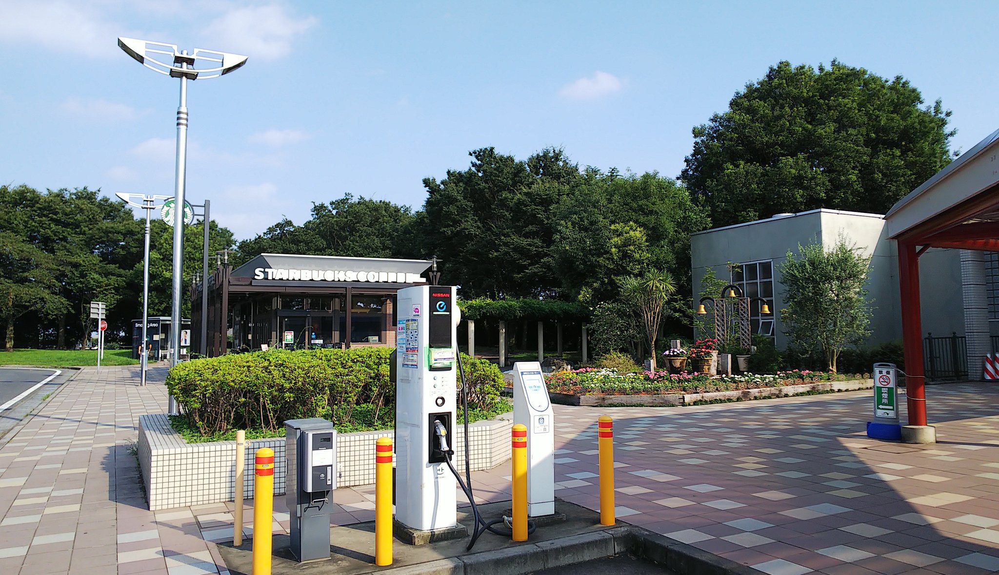 たいせ 上里サービスエリア 下り には 一般道から側から利用できる入口と駐車場を数台分設置 また敷地内にはスターバックスコーヒーが出店 関越自動車道 サービスエリア