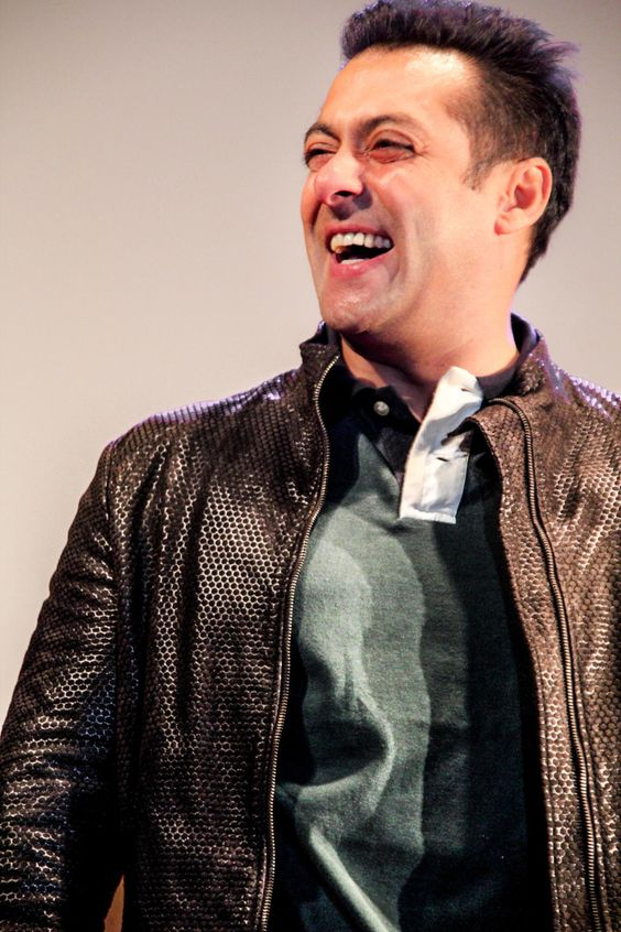 SKFXfans's tweet photo. Keep smiling always - @beingsalmankhan
.
Follow @skfansdotclub
.
#salmankhan #salman #katrinakaif #salmankhanfans #salmankhanmerijaan #salmankhanlovers #salmankhansmile #pic #picoftheday #photoshoot #blackandwhite #beingintouch #beingstrong #mondaymotivation #mondaymood https://t.co/SKxvaB8W6D