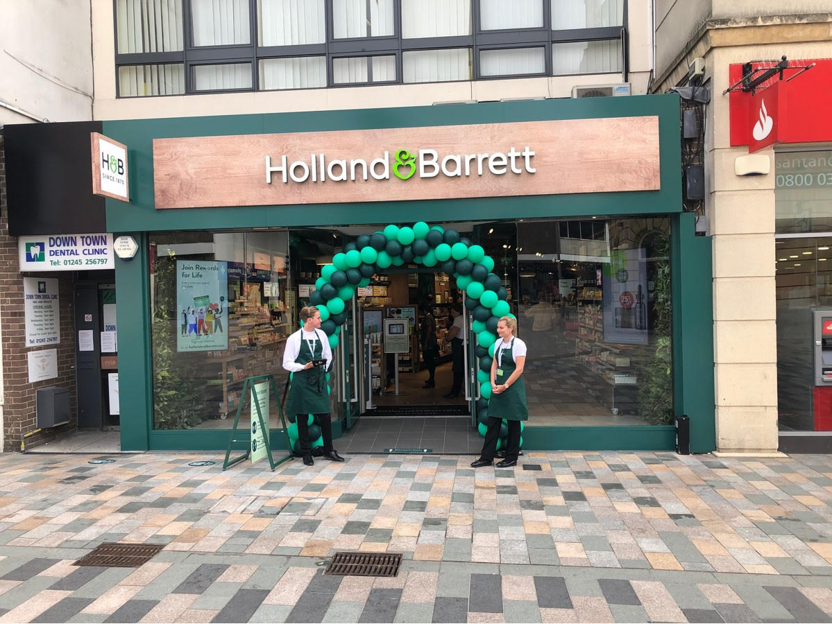 INTALITEUK's tweet photo. Pre-Lockdown track lighting project (Presenta track light) we supplied to Holland &amp; Barrett store in Chelmsford via our electrical wholesale partner Templegate Electrical. #shopfitters #prelockdown #tracklighting #hollandandbarrett #tracklights #shoplights #intalite #intanova https://t.co/MaTKMsY3WC