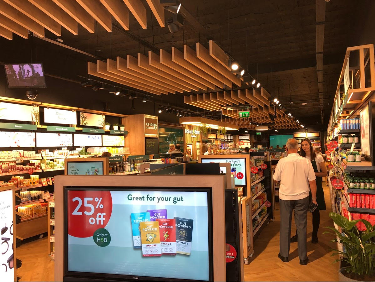INTALITEUK's tweet photo. Pre-Lockdown track lighting project (Presenta track light) we supplied to Holland &amp; Barrett store in Chelmsford via our electrical wholesale partner Templegate Electrical. #shopfitters #prelockdown #tracklighting #hollandandbarrett #tracklights #shoplights #intalite #intanova https://t.co/MaTKMsY3WC