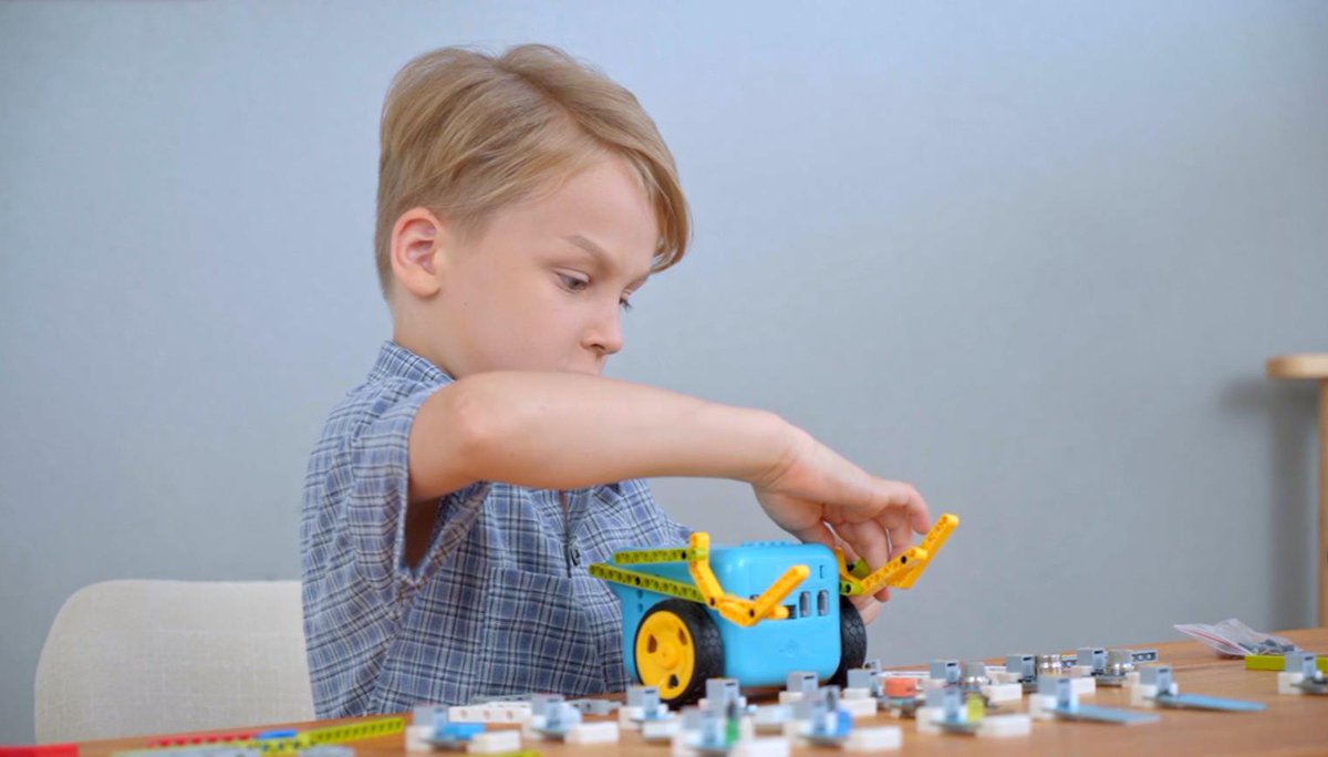 elecfreaks's tweet photo. The TPBot micro:bit programmable smart car is a magical teaching tool that stimulates children's imagination and creativity!
#programming #childrenprogramming #toycar #madecode #programmable #microbit #children #kickstarter #crowdfunding https://t.co/NcVqtcDzm9