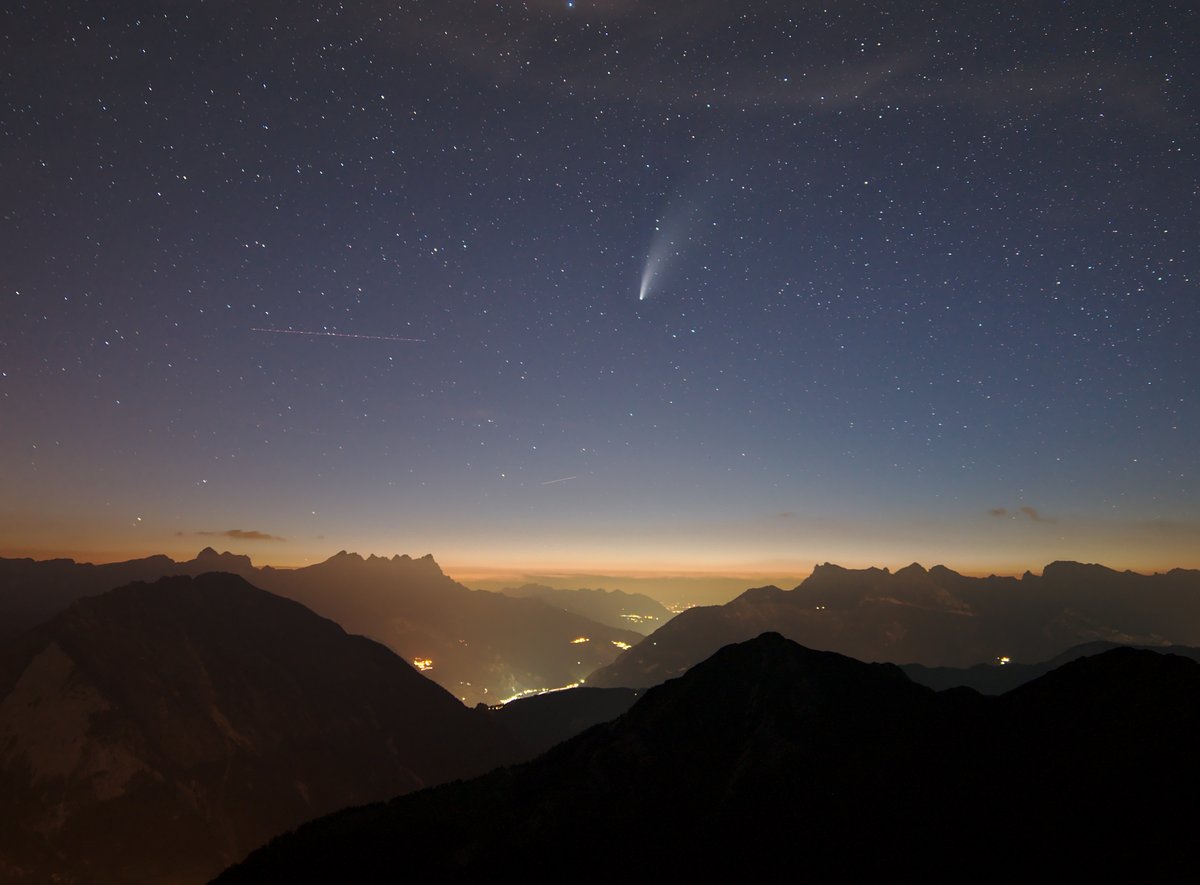 novomonde's tweet photo. Comète #Neowise et #VoieLactée au-dessus de la #CabaneDeMille 🌌🌠🇨🇭
#MYPSB @PaysduStBernard @valaiswallis @MySwitzerland_f https://t.co/QwCOSHMHCC